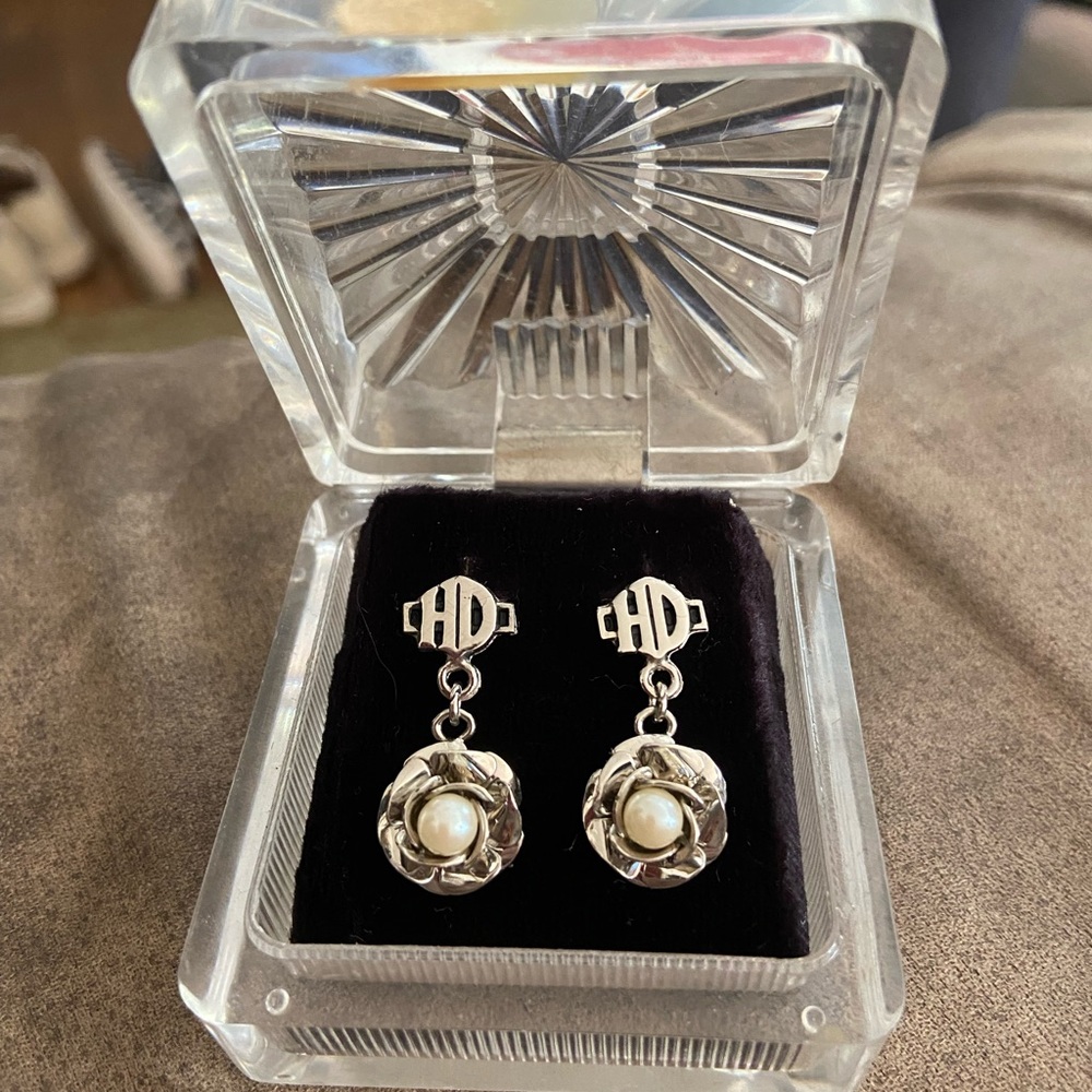 Harley-Davidson Silver Rose shape Earrings with Pearls